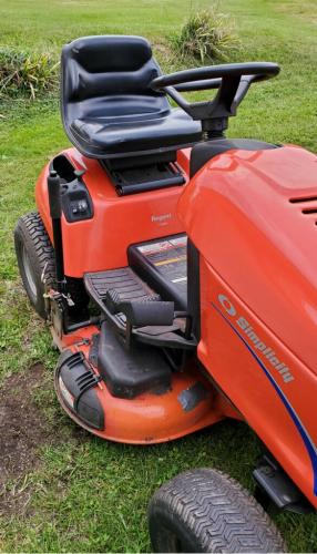 17-HP-Simplicity-Mower-2