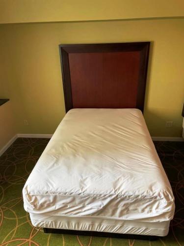 DOUBLE-BED-2