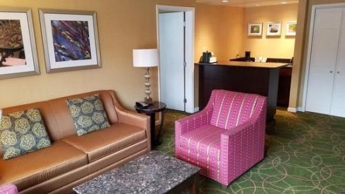 Days-Inn-by-Wyndham-Penn-State-State-College-PA16