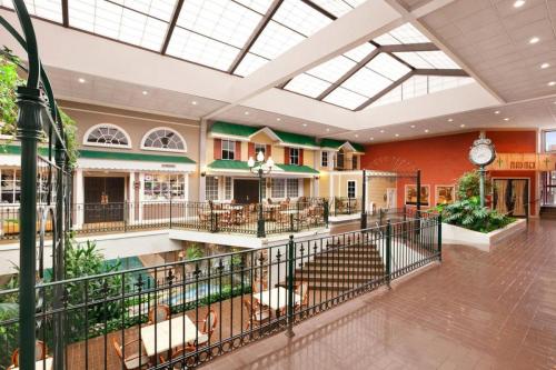 Days-Inn-by-Wyndham-Penn-State-State-College-PA18